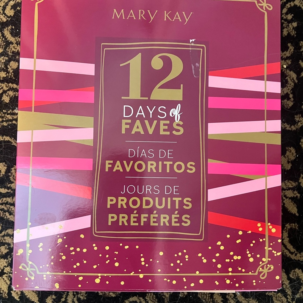 NWT Mary Kay 12 Days of Faves Gift Set with Pink and Gold Accents